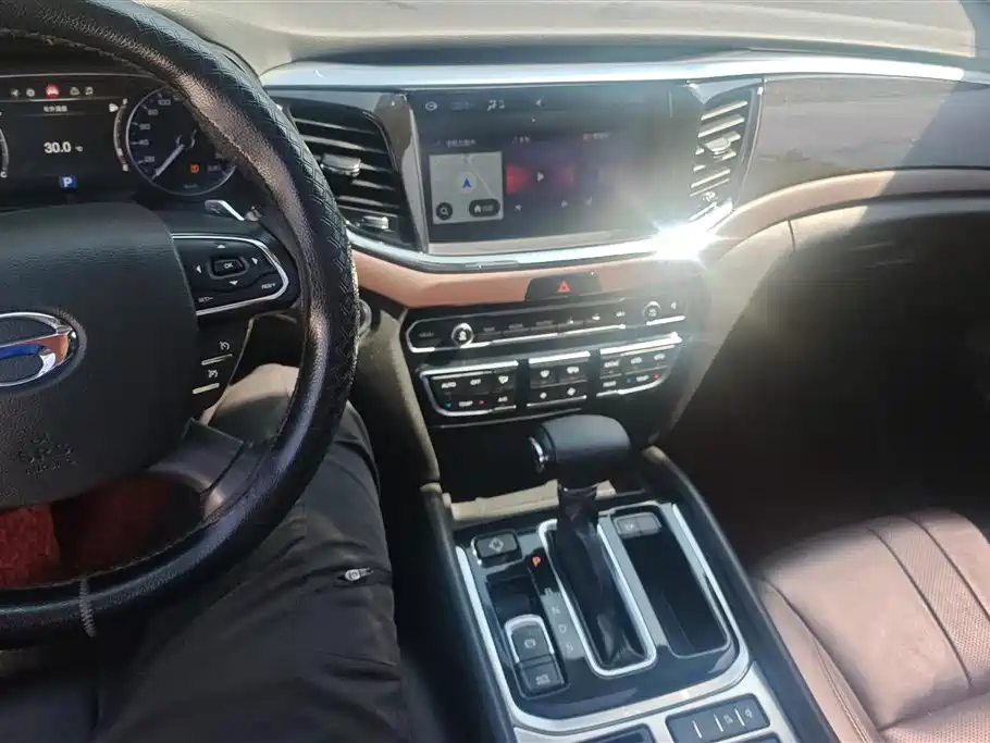 GAC Motor Trumpchi GS8 2017 — фото 12