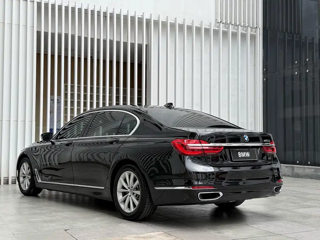 BMW 7 Series 2017 — фото 15