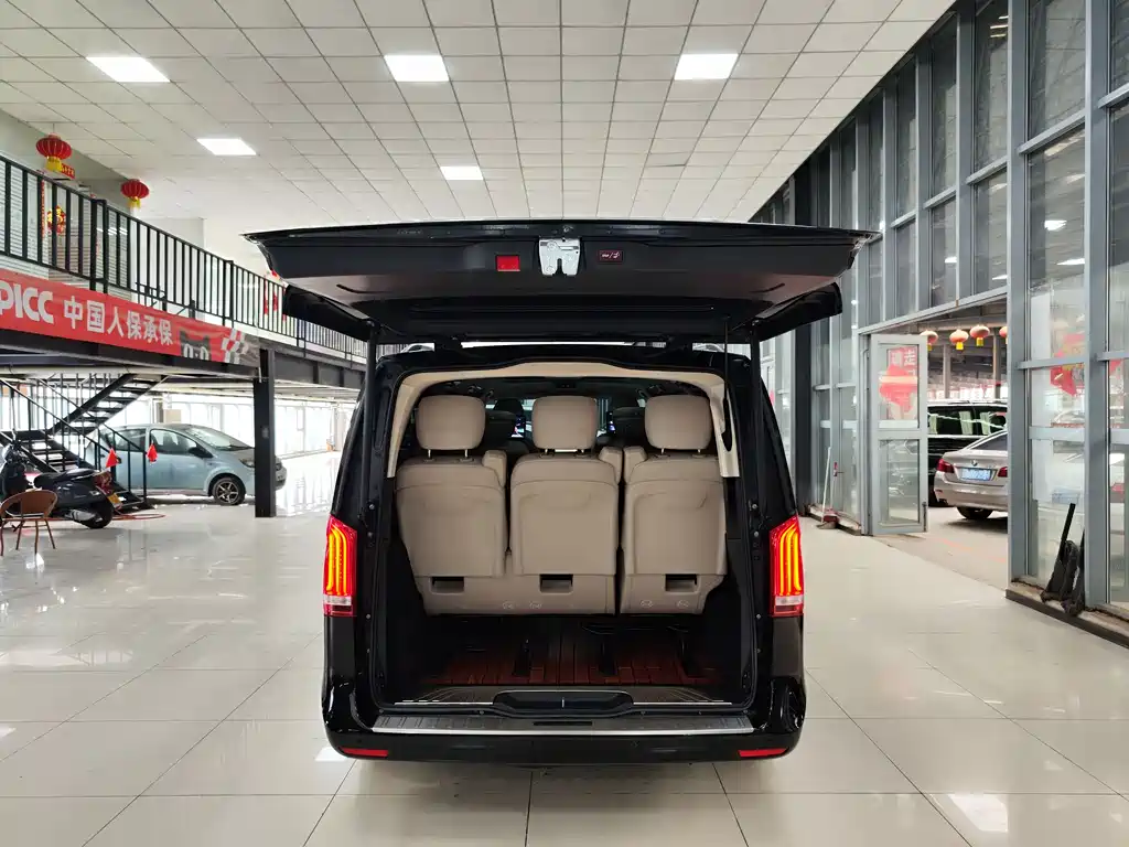 Mercedes-Benz V-Class 2019 — фото 23