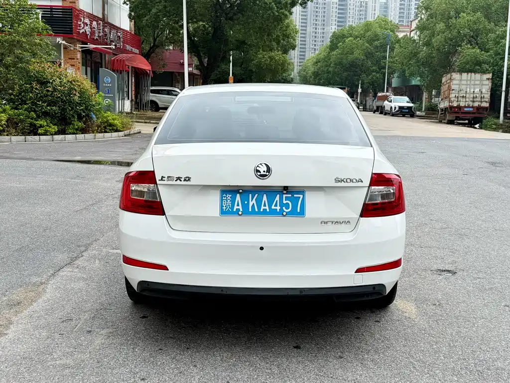 Skoda Octavia 2015 — фото 8