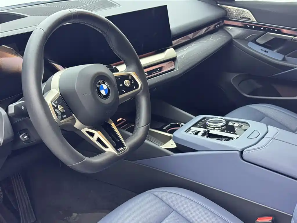 BMW 5 Series 2024 — фото 11