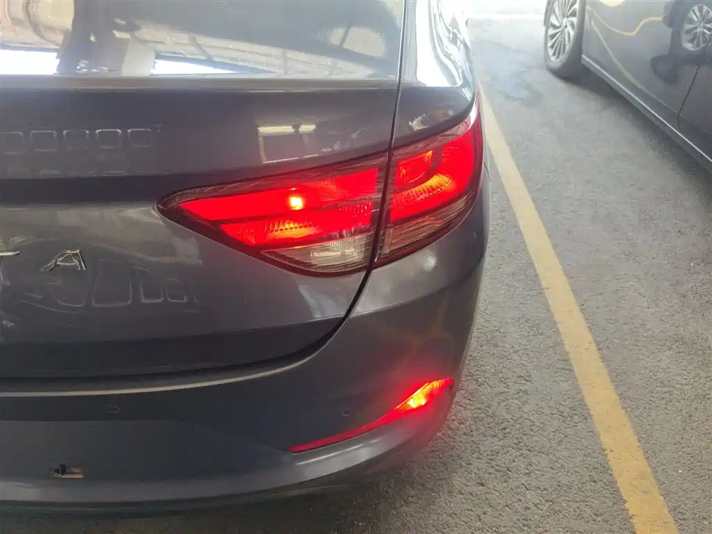 Hyundai Elantra 2019 — фото 8