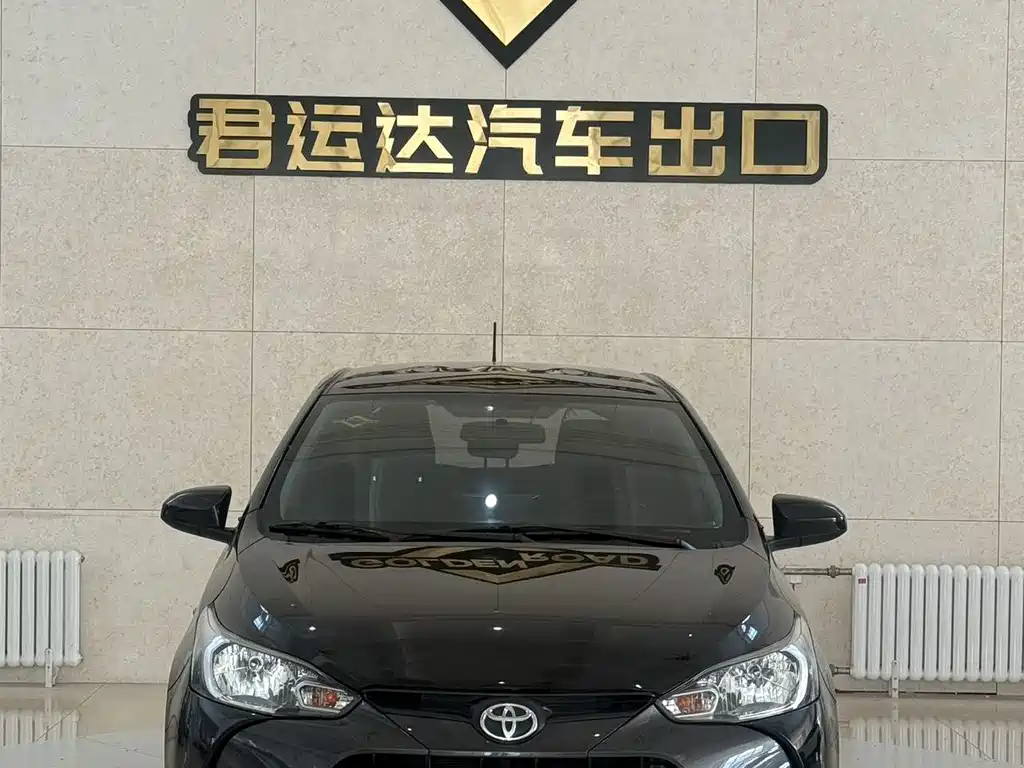 Toyota Yaris L 2022 — фото 1