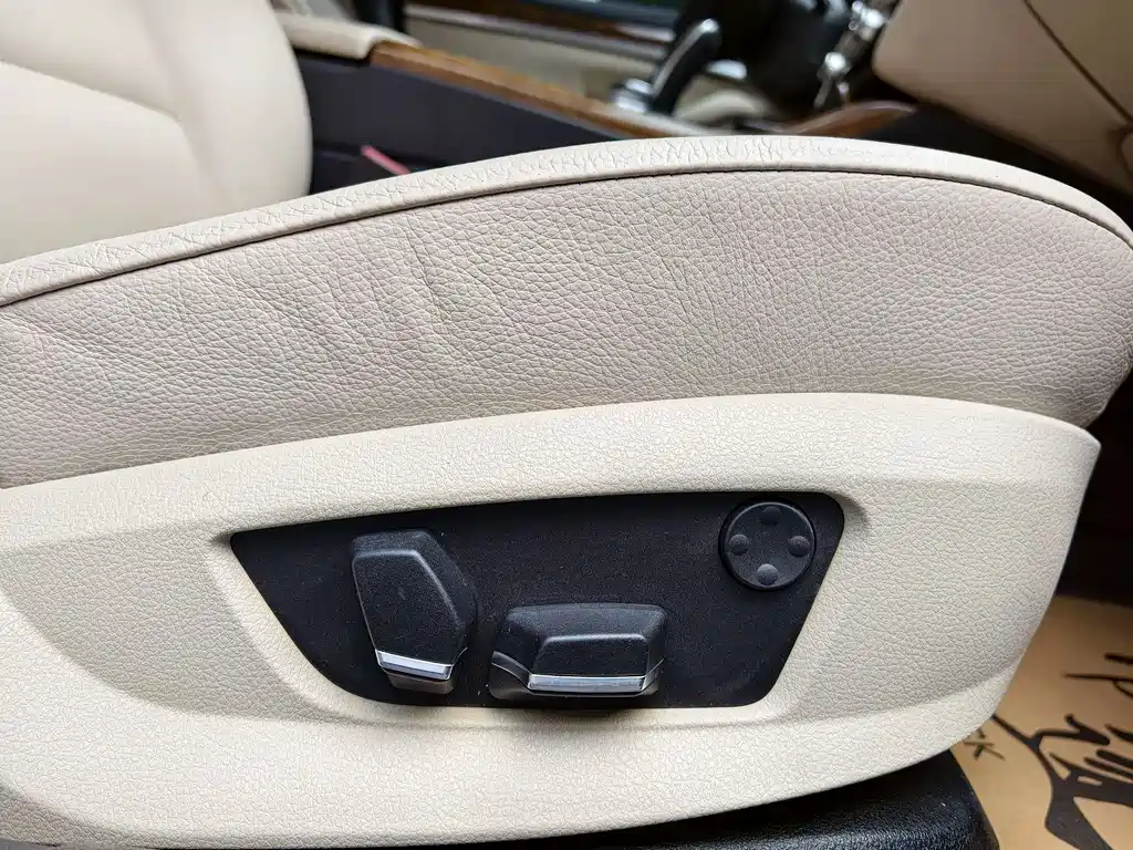 BMW 5 Series 2011 — фото 15
