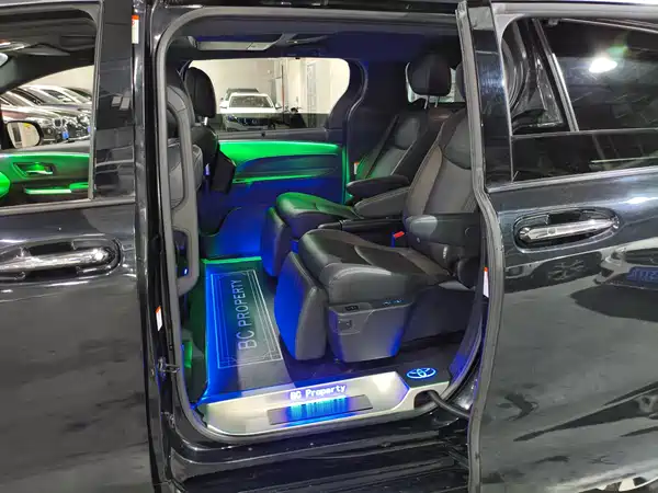 Toyota Granvia 2023