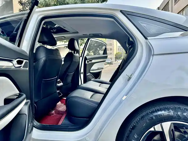Geely Emgrand L 2022