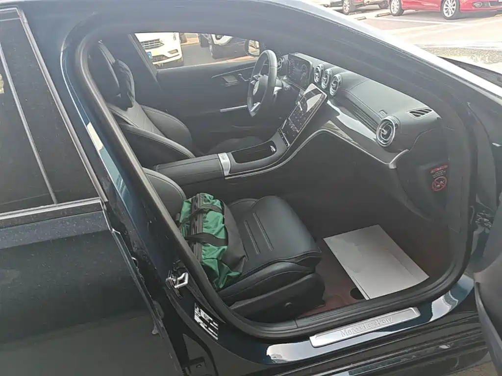 Mercedes-Benz C-Class 2023 — фото 25