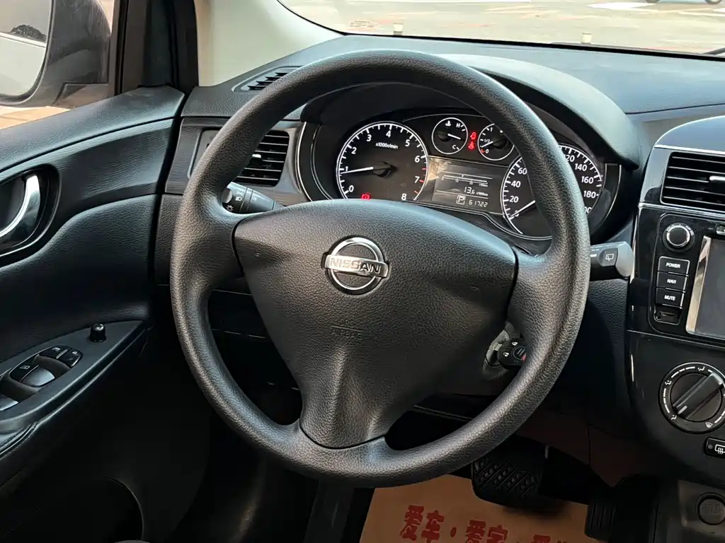 Nissan Tiida 2015 — фото 13