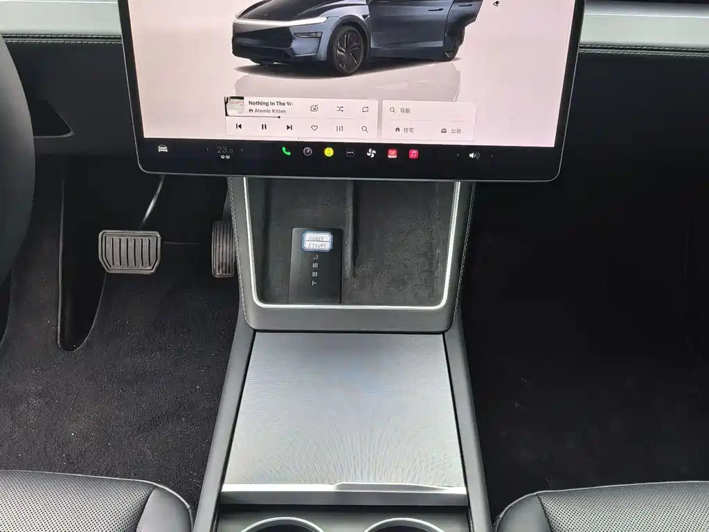 Tesla Model Y 2025 — фото 10