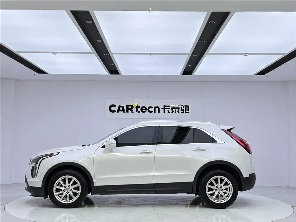 Cadillac XT4 2019 — фото 8