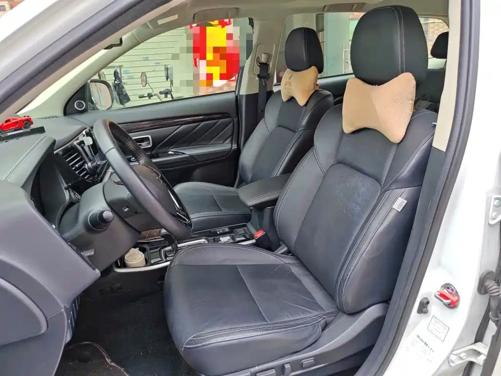 Mitsubishi Outlander 2020 — фото 16