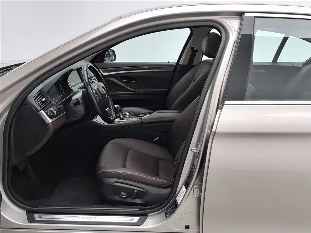 BMW 5 Series 2014 — фото 10