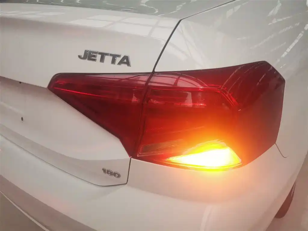 Volkswagen Jetta 2018 — фото 8