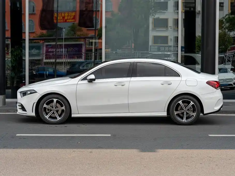 Mercedes-Benz A-Class 2023 — фото 4