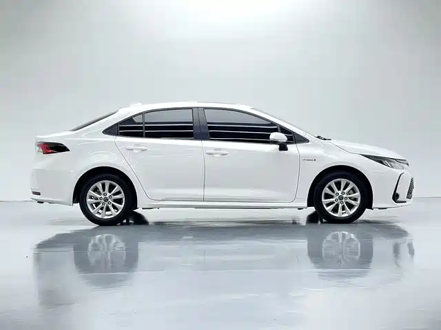 Toyota Corolla 2024 — фото 9