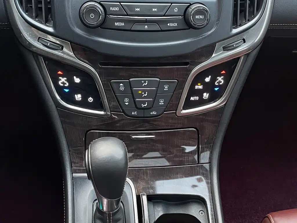 Buick LaCrosse 2015 — фото 13