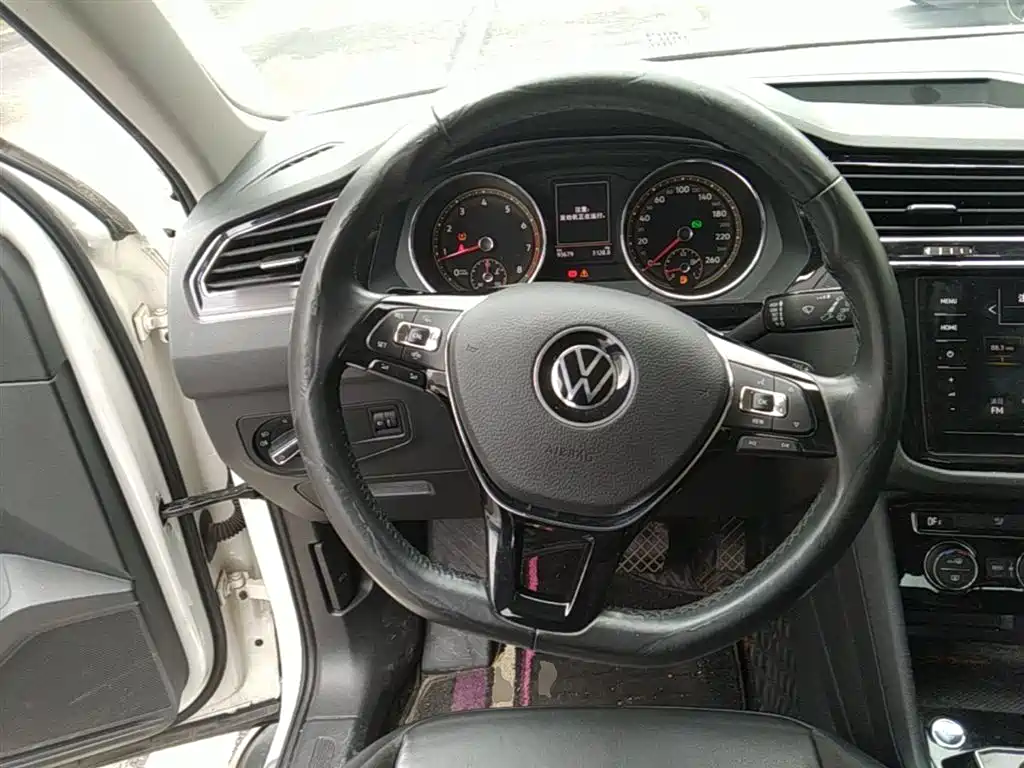 Volkswagen Tiguan L 2021 — фото 11