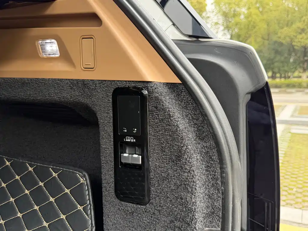 Land Rover Range Rover 2023 — фото 19