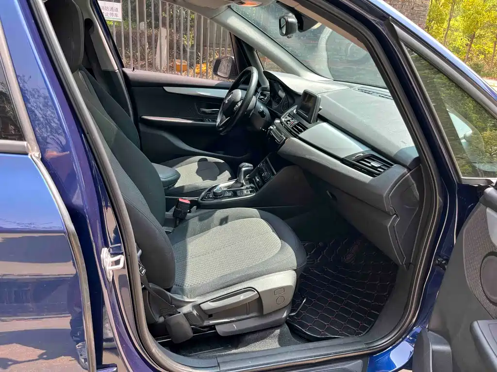 BMW 2 Series Active Tourer 2016 — фото 20