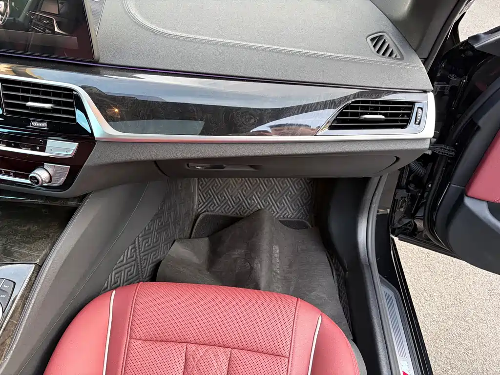 BMW 5 Series 2023 — фото 13