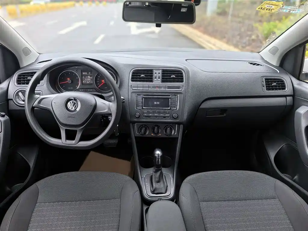 Volkswagen Polo 2015 — фото 14