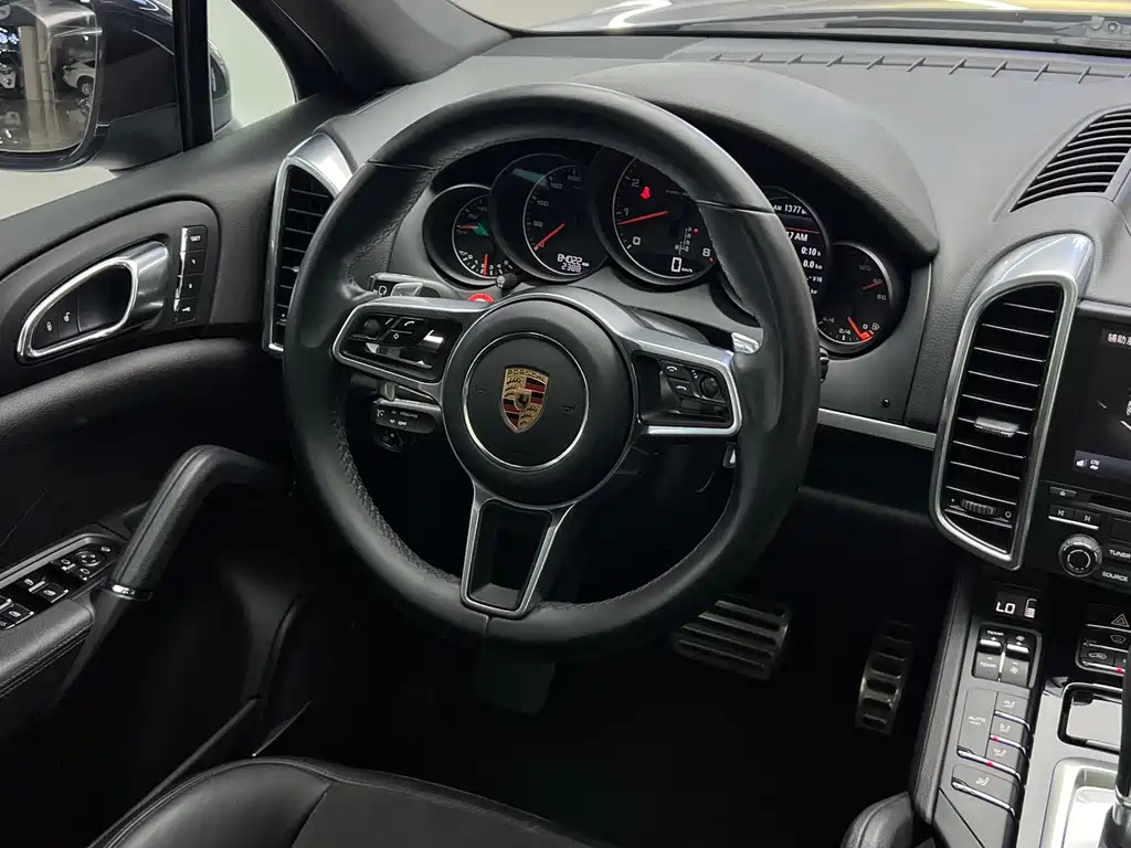 Porsche Cayenne 2018 — фото 21