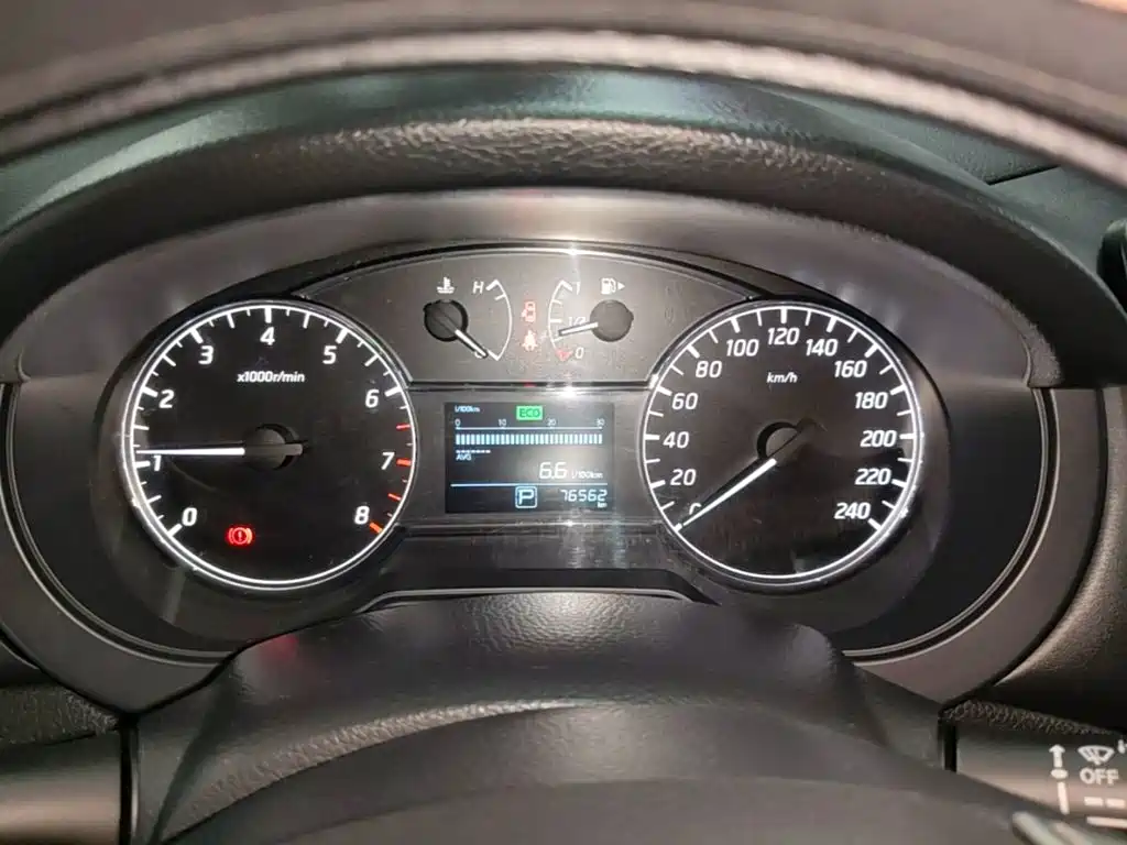 Nissan Tiida 2016 — фото 12