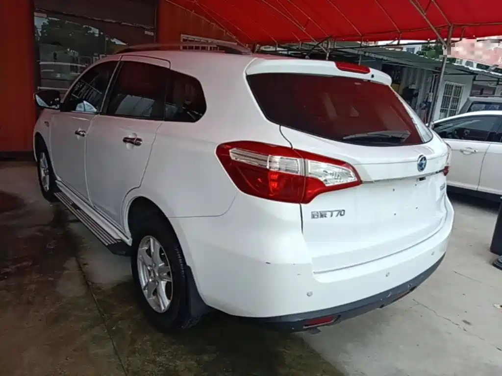 Venucia T70 2015