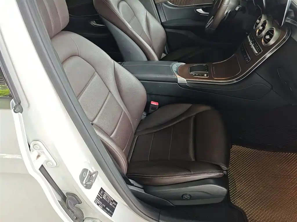 Mercedes-Benz GLC 2020 — фото 24