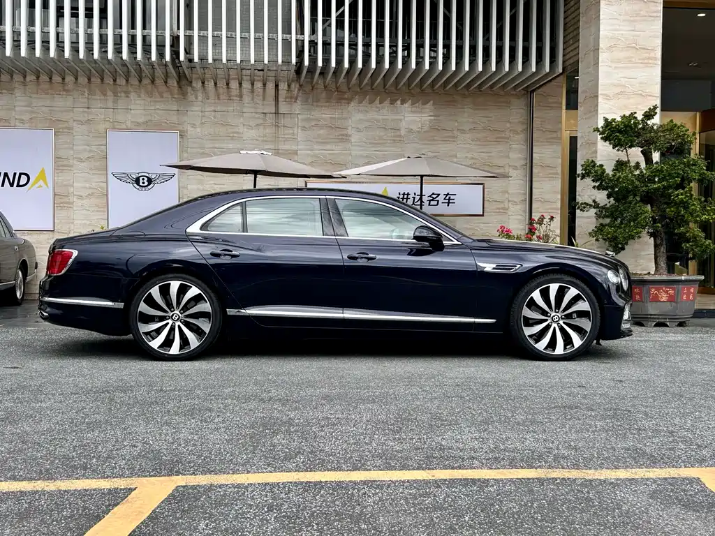 Bentley Flying Spur 2021 — фото 9