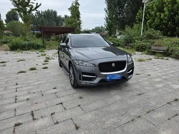 Jaguar F-PACE 2016