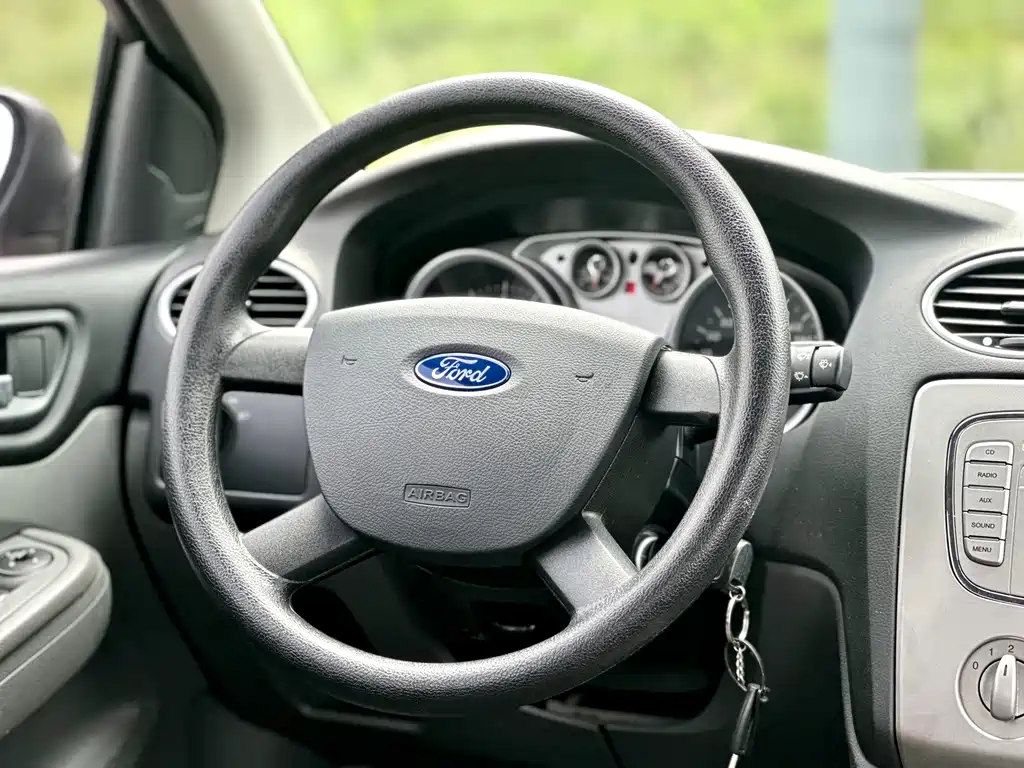 Ford Focus 2015 — фото 39