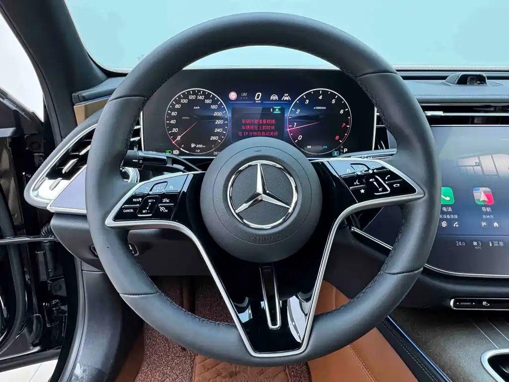 Mercedes-Benz E-Class 2025 — фото 10