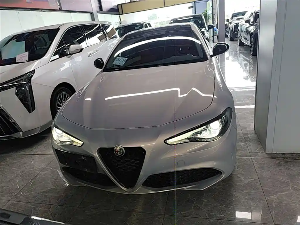 Alfa Romeo Giulia 2021 — фото 3