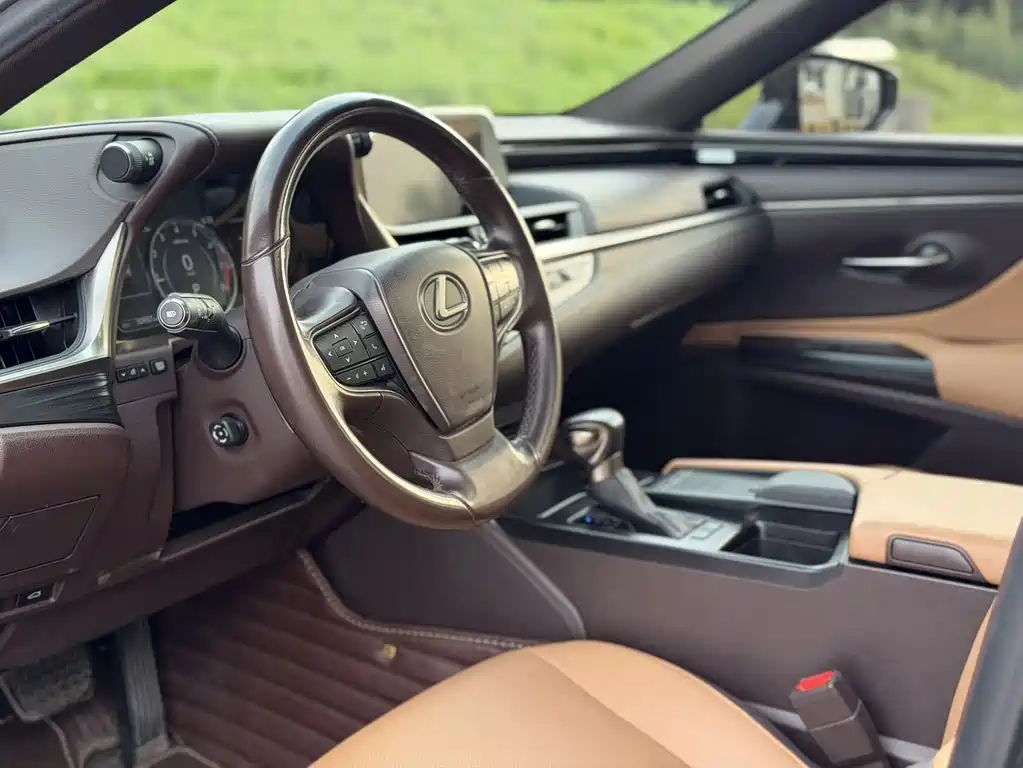 Lexus ES 2020 — фото 12
