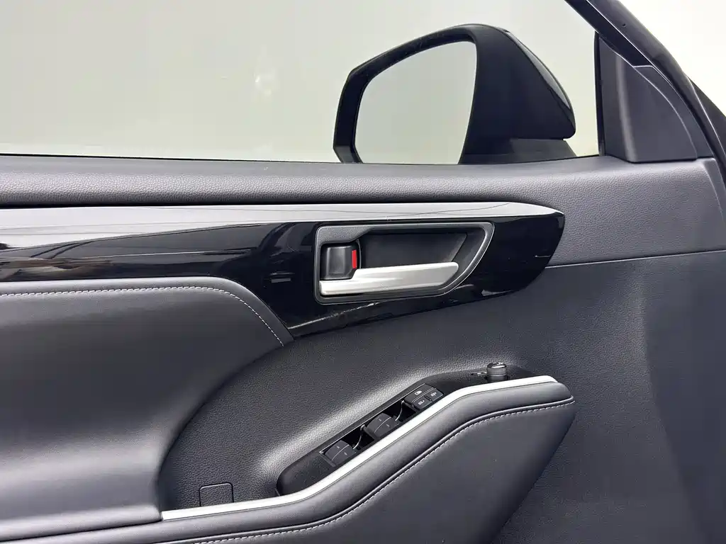 Toyota Highlander 2023 — фото 12