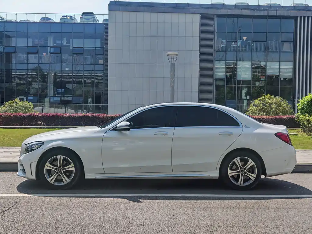 Mercedes-Benz C-Class 2022 — фото 3
