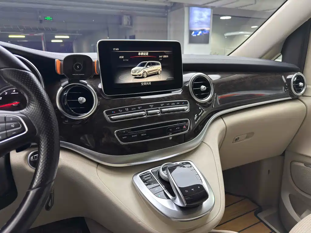 Mercedes-Benz V-Class 2018 — фото 13