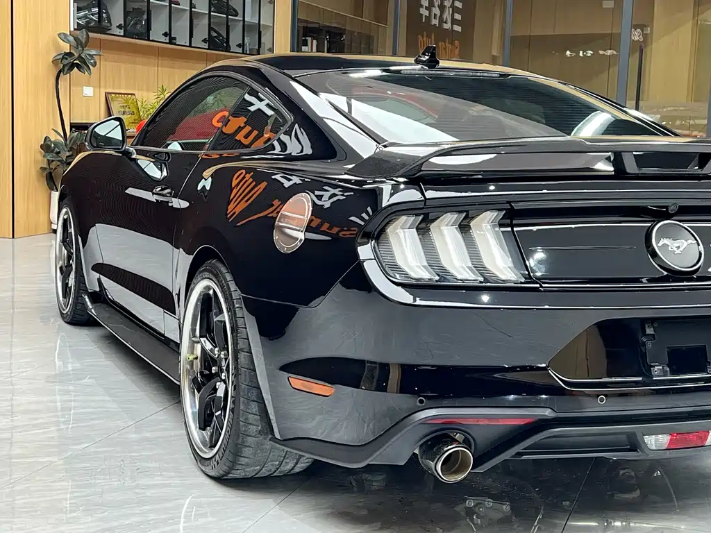 Ford Mustang 2021 — фото 17