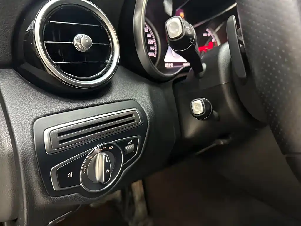 Mercedes-Benz C-Class 2018 — фото 16