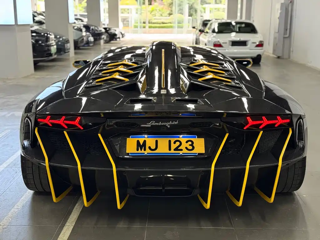 Lamborghini Aventador 2014 — фото 18