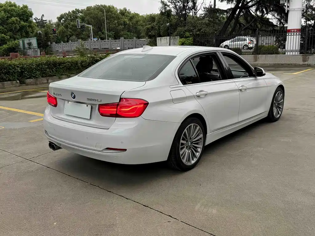 BMW 3 Series 2019 — фото 15