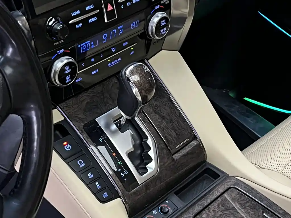 Toyota Vellfire 2020 — фото 8
