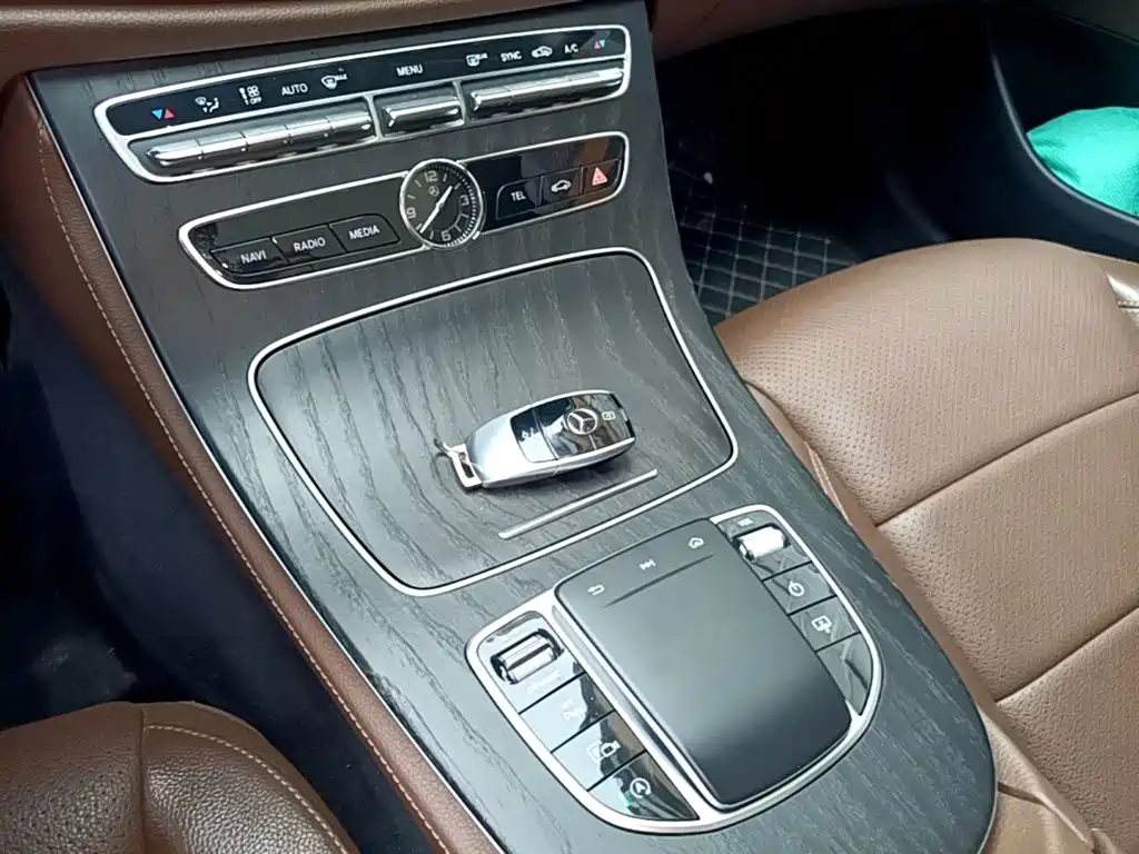 Mercedes-Benz E-Class 2019 — фото 17