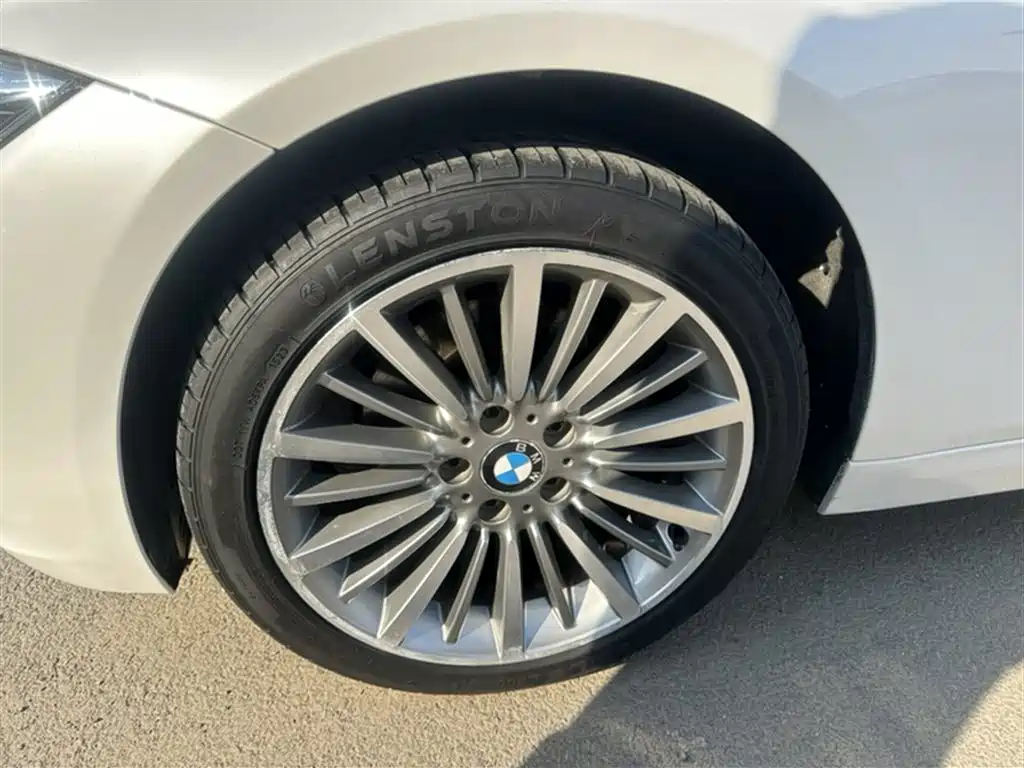 BMW 3 Series 2019 — фото 12