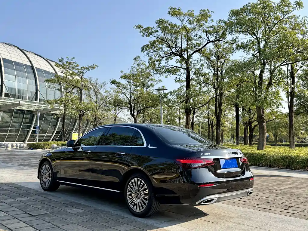 Mercedes-Benz E-Class 2023 — фото 9