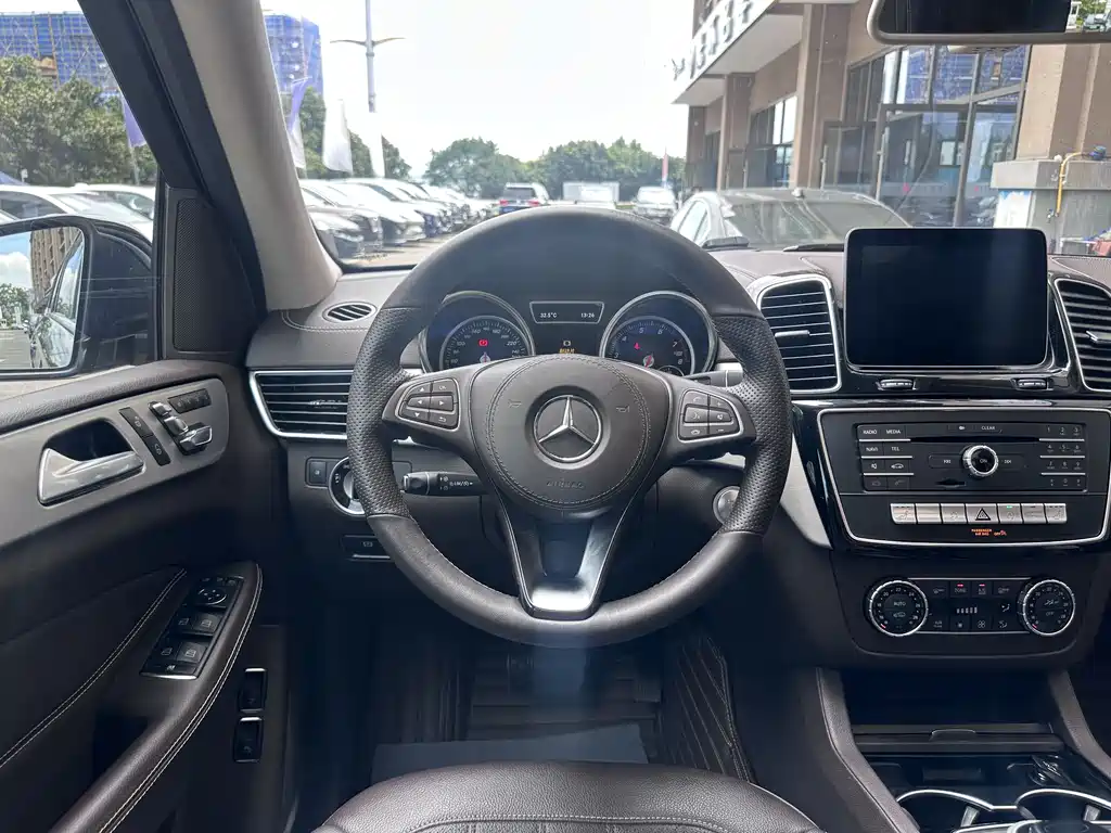 Mercedes-Benz GLS 2018 — фото 10