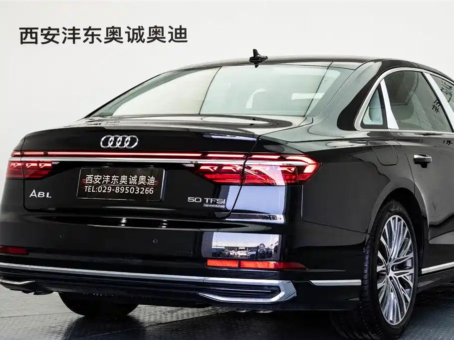 Audi A8 — фото 30
