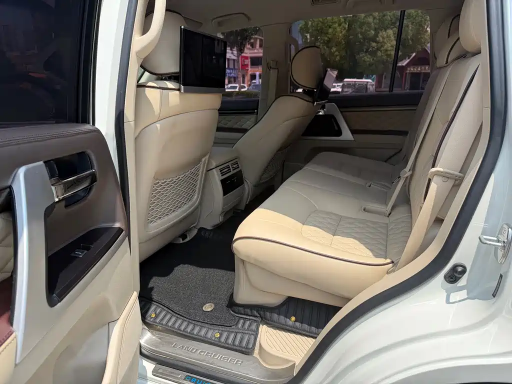 Toyota Land Cruiser 2020 — фото 8