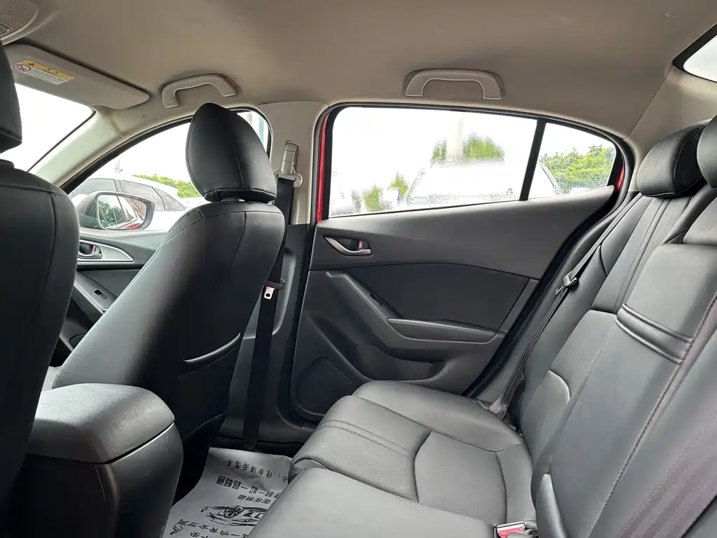 Mazda 3 Axela 2017 — фото 16